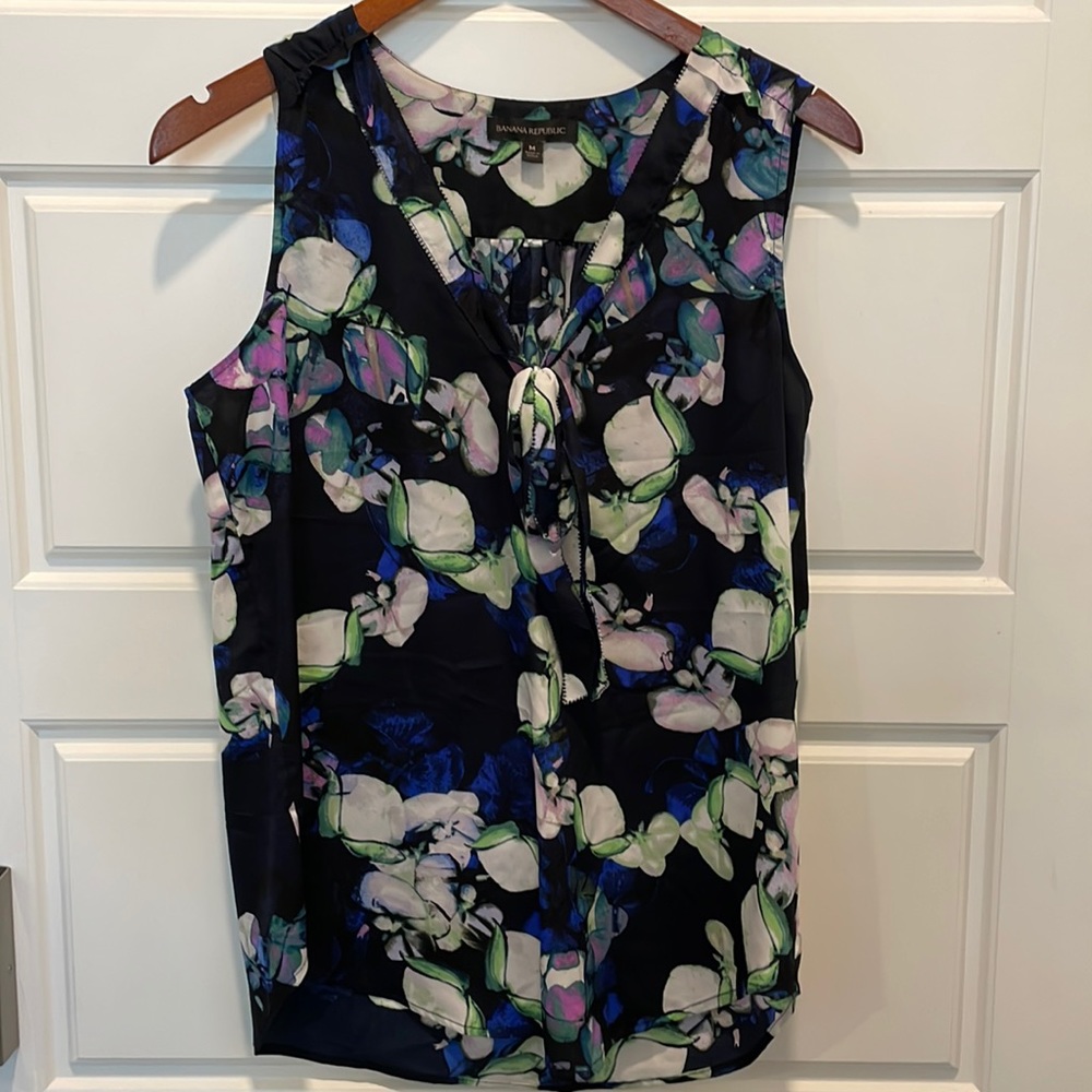 Banana Republic Women’s Sleeveless Silk Floral Blouse